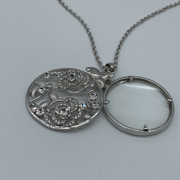Vintage Elegant Silver Tone CZ Circle Floral Design Pendant Magnifier Necklace - Picture 8 of 11